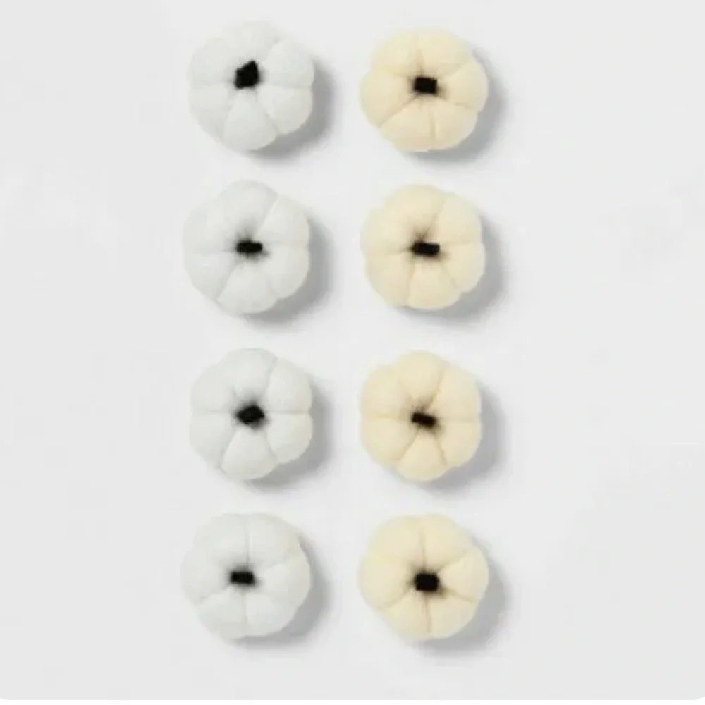 5/$25 Hyde & Eek filler white & cream pumpkins Bundle